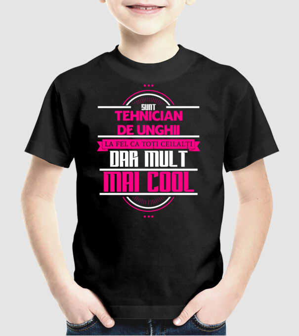 Sunt tehnician de unghii, la fel ca toți ceilalți, dar mult mai cool model negru pe tricou