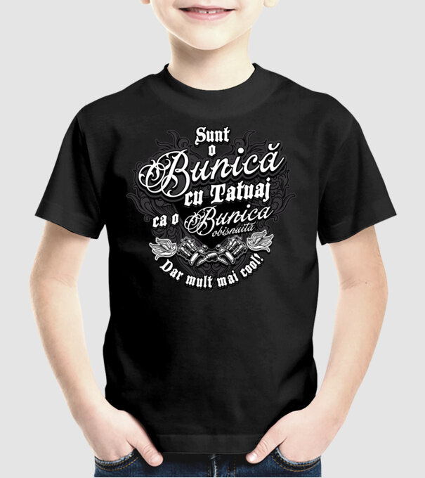 Sunt o bunică cu tatuaj, ca o bunică obișnuită, dar mult mai cool! model negru pe tricou
