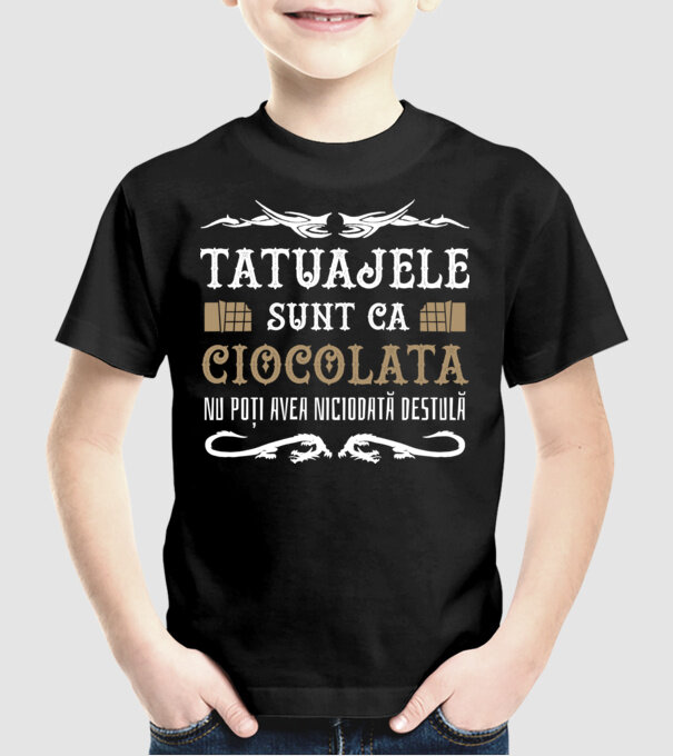 Tatuajele sunt ca ciocolata, nu poți avea niciodată destulă model negru pe tricou