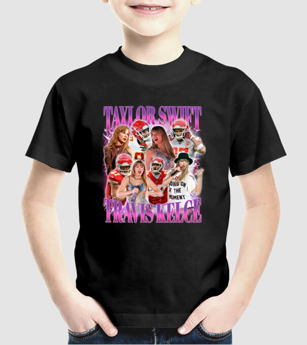 Taylor Swift ERAS Travis Kelce bootleg model negru pe tricou