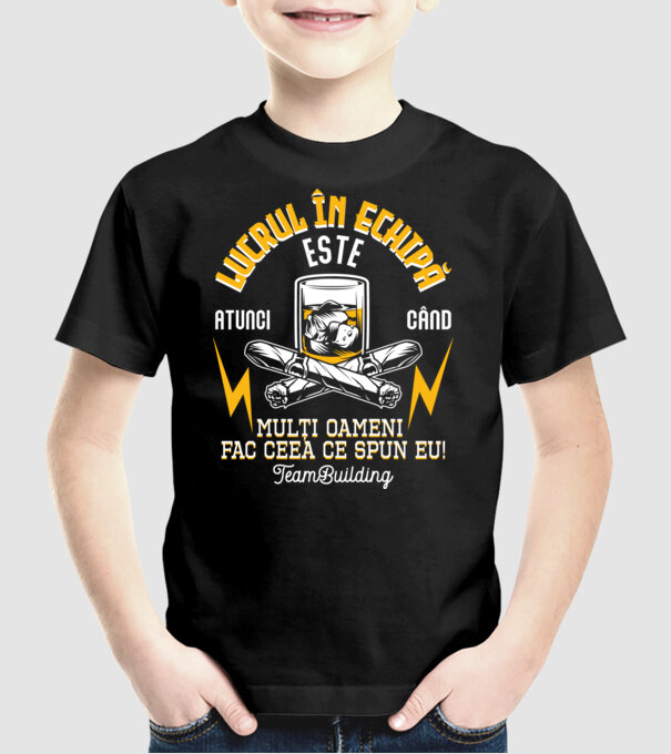 Lucrul în echipă este atunci când mulți oameni fac ceea ce spun eu! Team-building model negru pe tricou