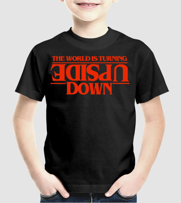 the world is turning upside down model negru pe tricou
