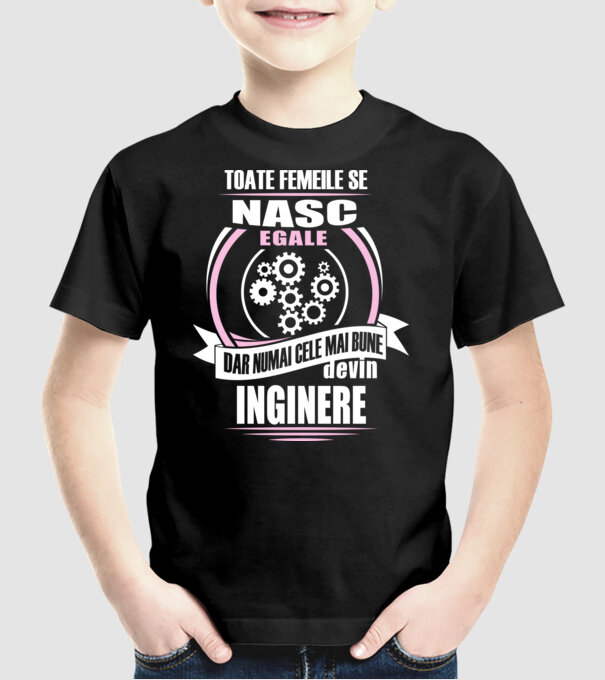 Toate femeile se nasc egale, dar numai cele mai bune devin inginere model negru pe tricou