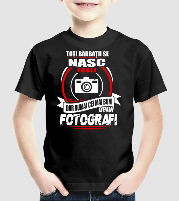 Toți bărbații se nasc egali fotografi model negru pe tricou