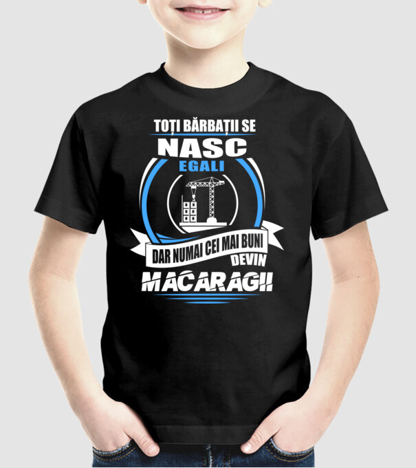 Toți bărbații se nasc egali macaragii model negru pe tricou