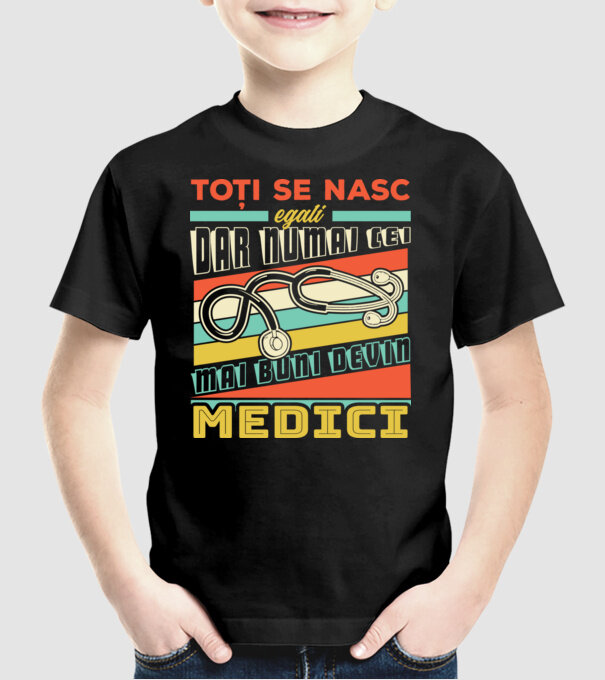 Toți se nasc egali, dar numai cei mai buni devin medici model negru pe tricou