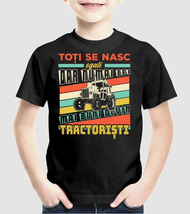 Toți se nasc egali, dar numai cei mai buni devin tractoriști model negru pe tricou