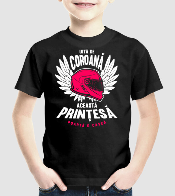 Uită de coroană, această prințesă poartă o cască model negru pe tricou