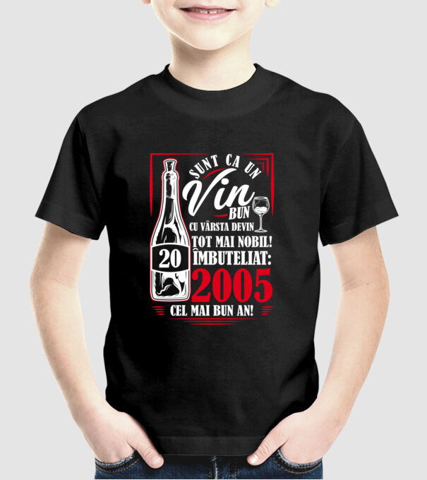 Un Vin Bun 2005 - Negru model negru pe tricou