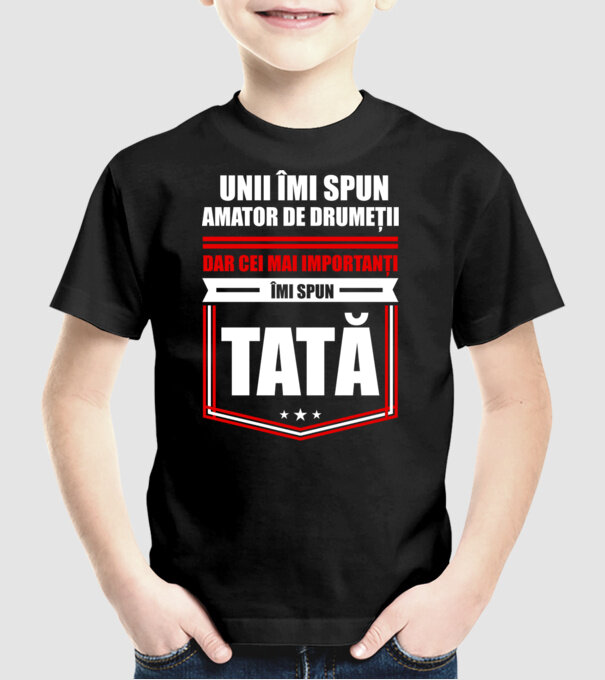 Unii îmi spun amator de drumeții, dar cei mai importanți îmi spun tată model negru pe tricou