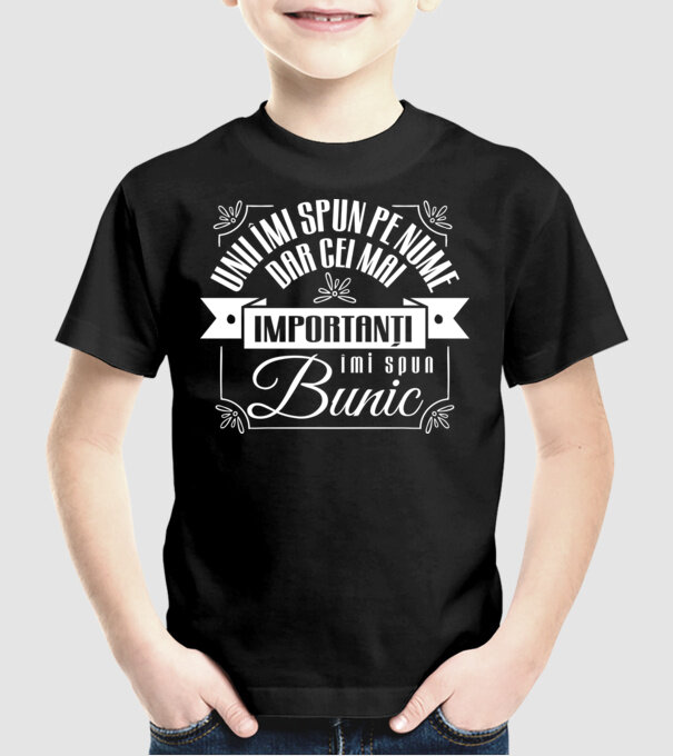 Unii îmi spun pe nume, dar cei mai importanți îmi spun bunic model negru pe tricou