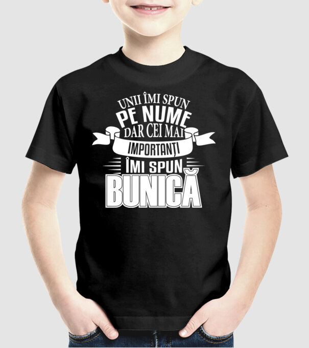 Unii îmi spun pe nume, dar cei mai importanți îmi spun bunică model negru pe tricou