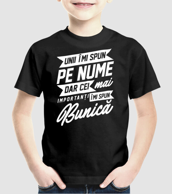 Unii îmi spun pe nume, dar cei mai importanți îmi spun bunică model negru pe tricou