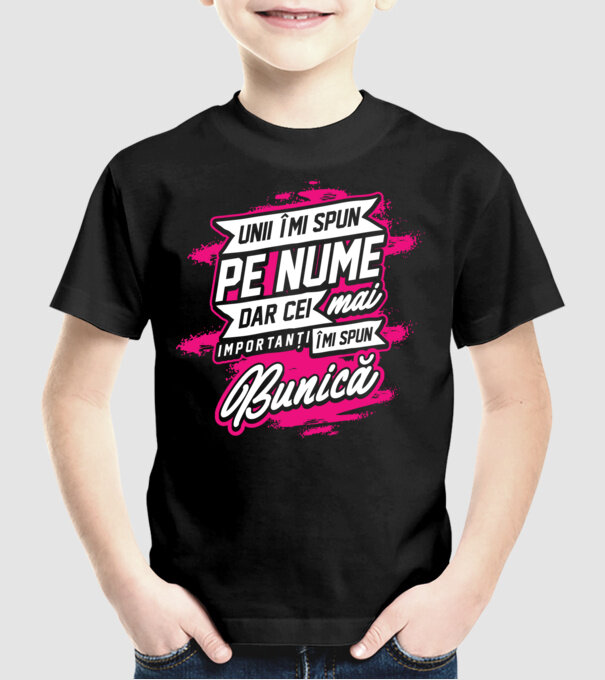 Unii îmi spun pe nume, dar cei mai importanți îmi spun bunică model negru pe tricou
