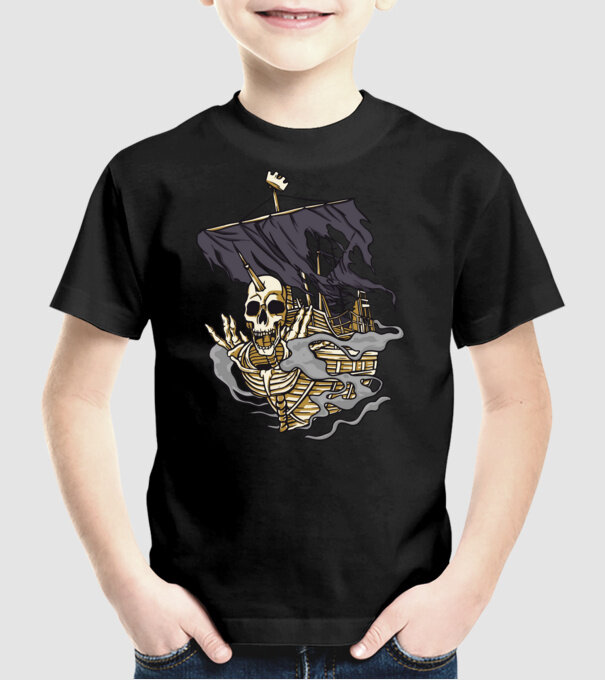 Vapoare model negru pe tricou
