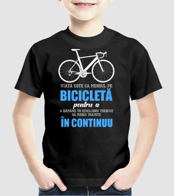 Viața este ca mersul pe bicicletă, pentru a rămâne în echilibru trebuie să mergi înainte în continuu model negru pe tricou
