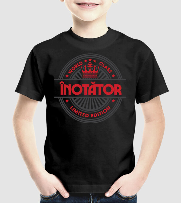 înotător model negru pe tricou