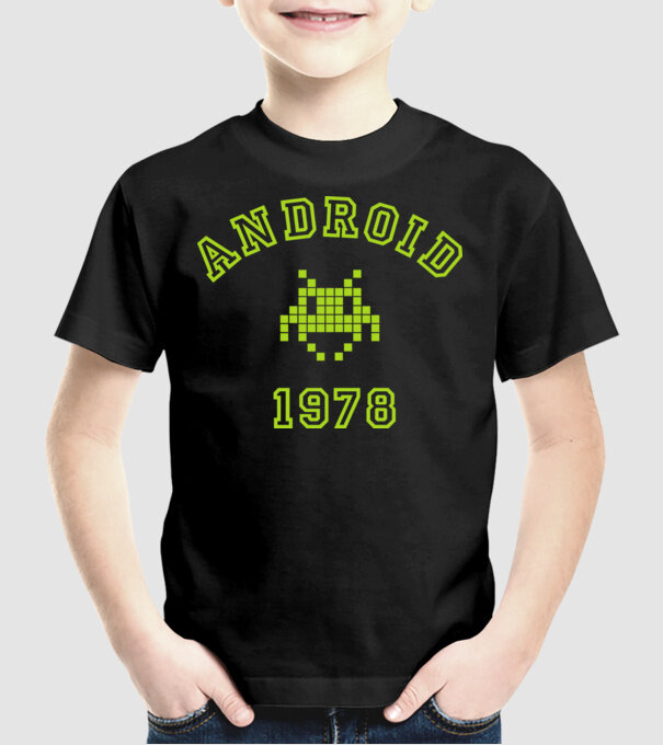 android model negru pe tricou