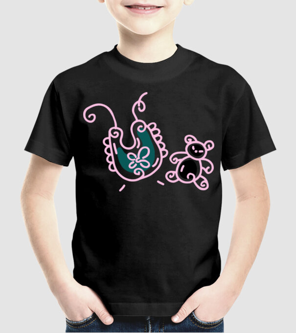 Bebe model negru pe tricou