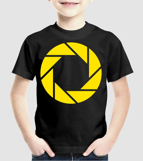 Blende model negru pe tricou