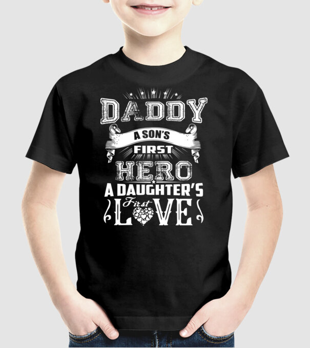 Daddy, a sons first hero, a daughters first love model negru pe tricou