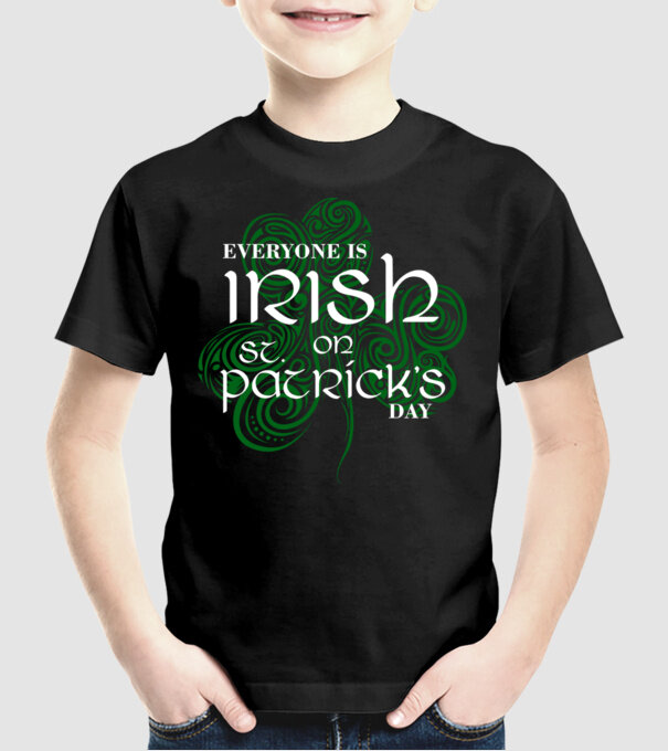 Everyone is irish shamrock model negru pe tricou