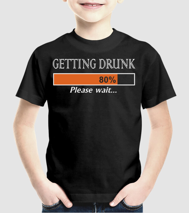 Getting drunk model negru pe tricou