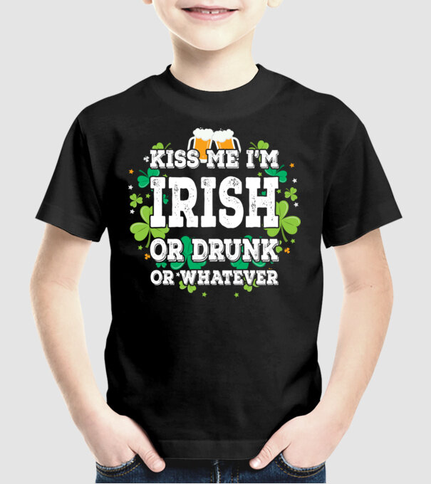 'Kiss me I''m Irish or Drunk' model negru pe tricou