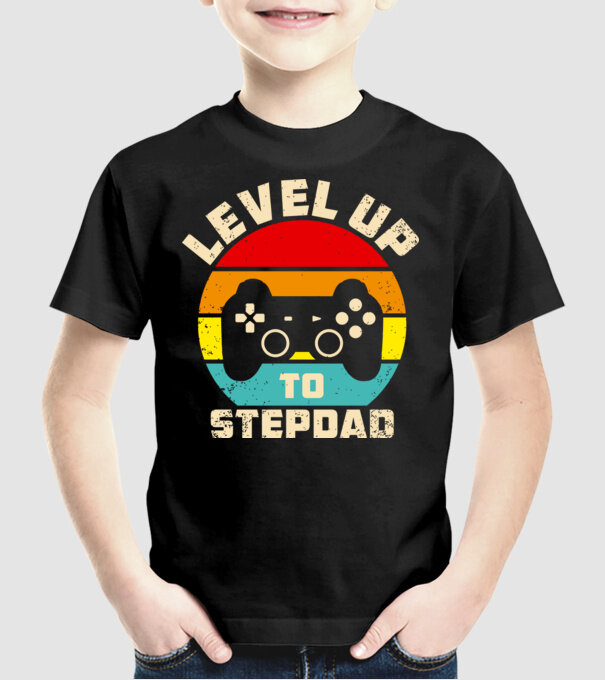 Level Up Stepdad model negru pe tricou