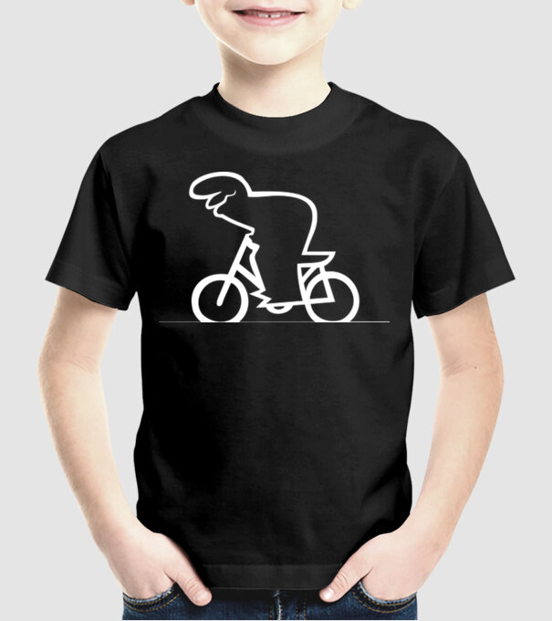  model negru pe tricou
