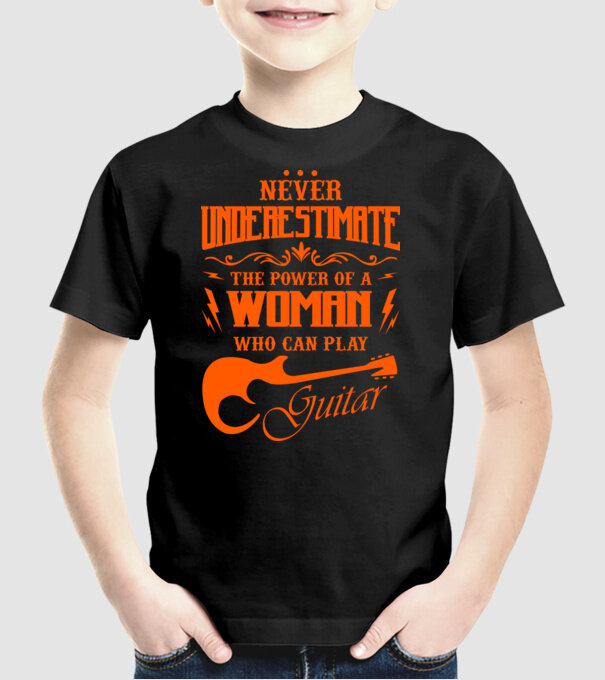 Never underestimate the power of a guitar woman model negru pe tricou
