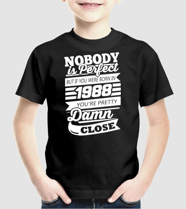 nobody is perfect 1988 model negru pe tricou