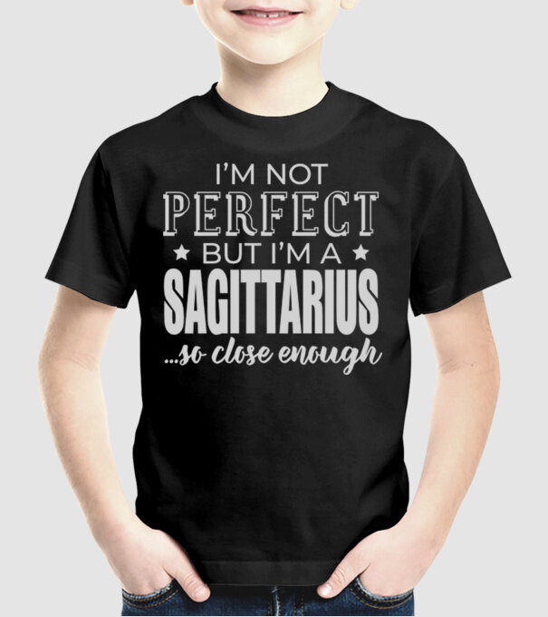 Not perfect, but SAGITTARIUS model negru pe tricou