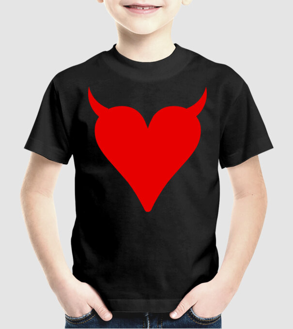 Inimă de diavol model negru pe tricou