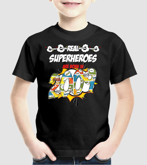 real superheroes are born in 2009 model negru pe tricou