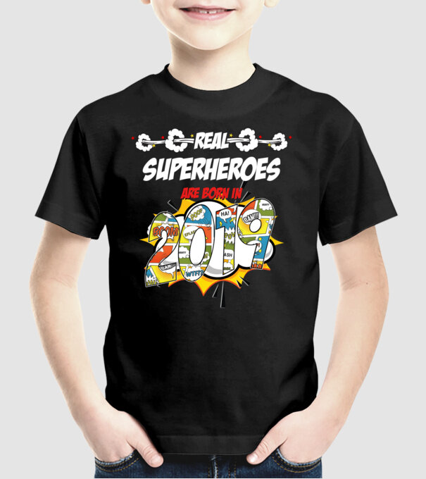 real superheroes are born in 2019 model negru pe tricou