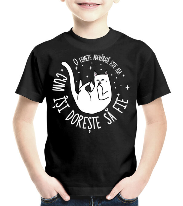  model  pe tricou