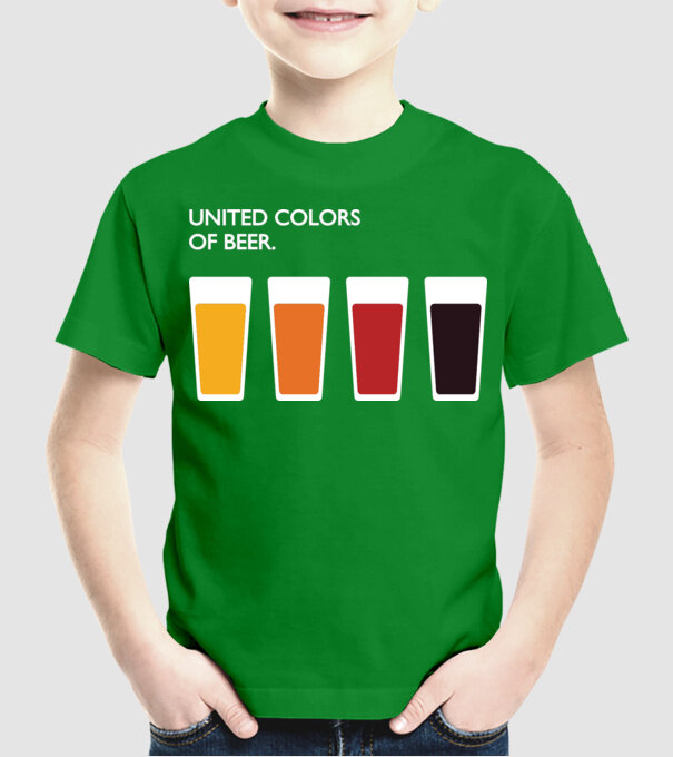 United Colors model verde pe tricou