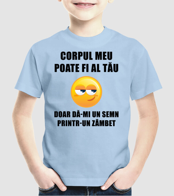 corpul meu poate fi al tău, doar dă-mi un semn printr-un zâmbet model albastru deschis pe tricou