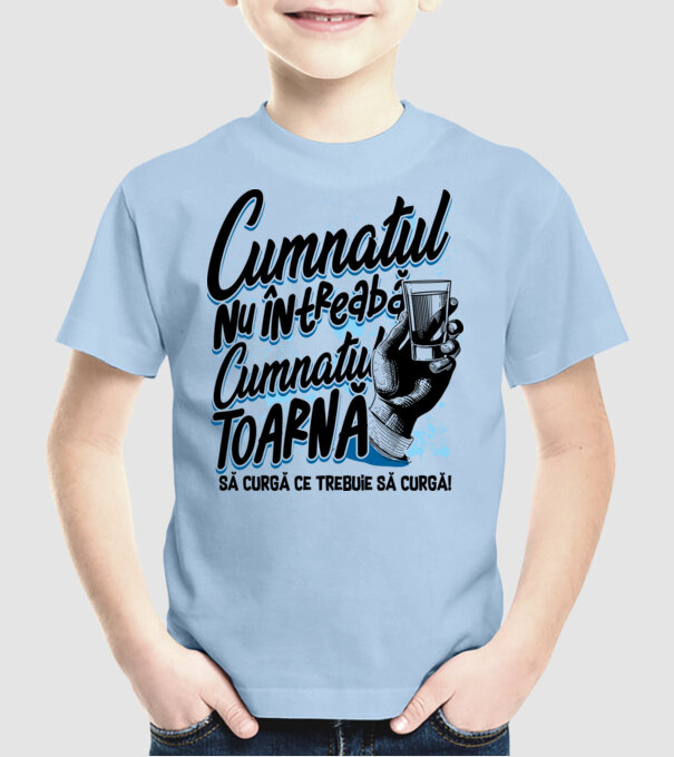 Cumnatul nu întreabă, cumnatul toarnă. Să curgă ce trebuie să curgă! model albastru deschis pe tricou