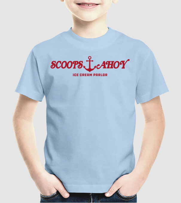 scoops and ahoy stranger things model albastru deschis pe tricou
