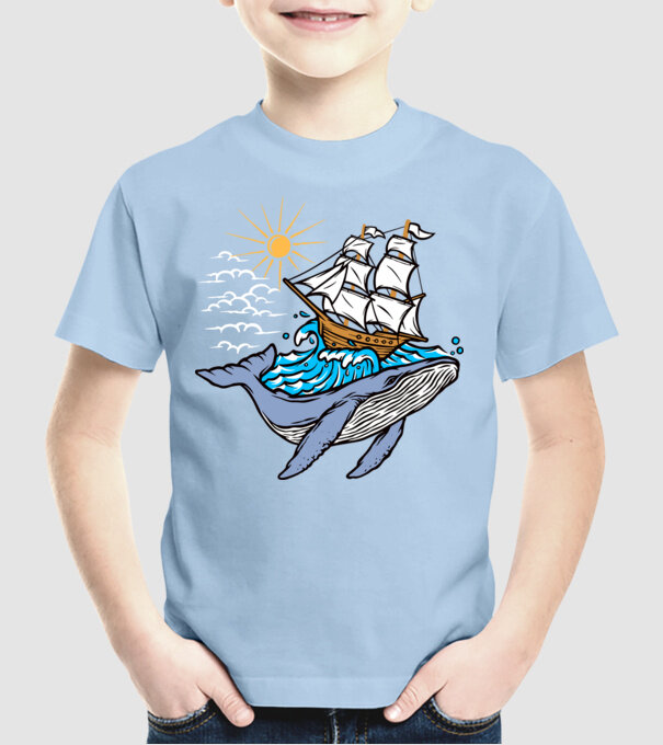 Vapoare model albastru deschis pe tricou