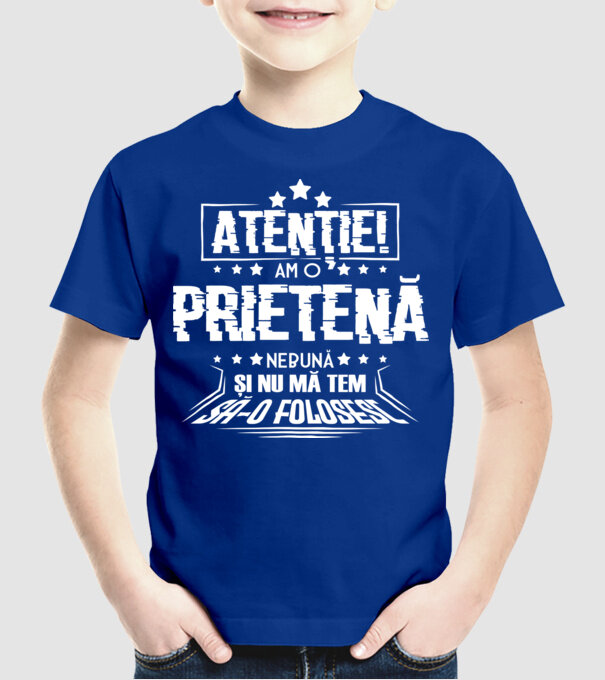 Atenție! Am o prietenă nebună și nu mă tem s-o folosesc. model albastru regal pe tricou