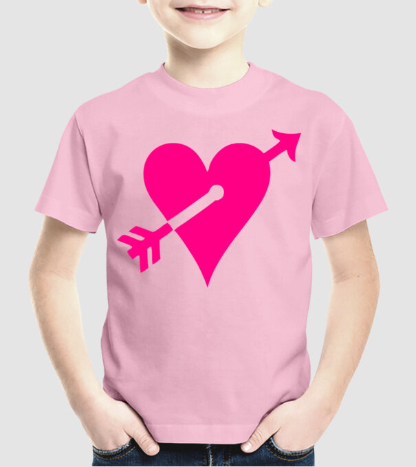 inimă model roz deschis pe tricou