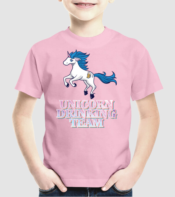 Unicorn drinking team model roz deschis pe tricou