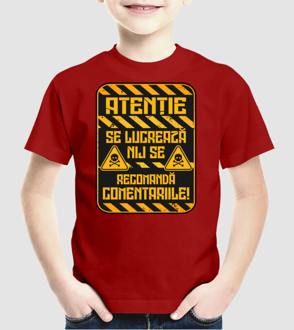 Nu se recomandă comentariile D9233657 model roșu pe tricou