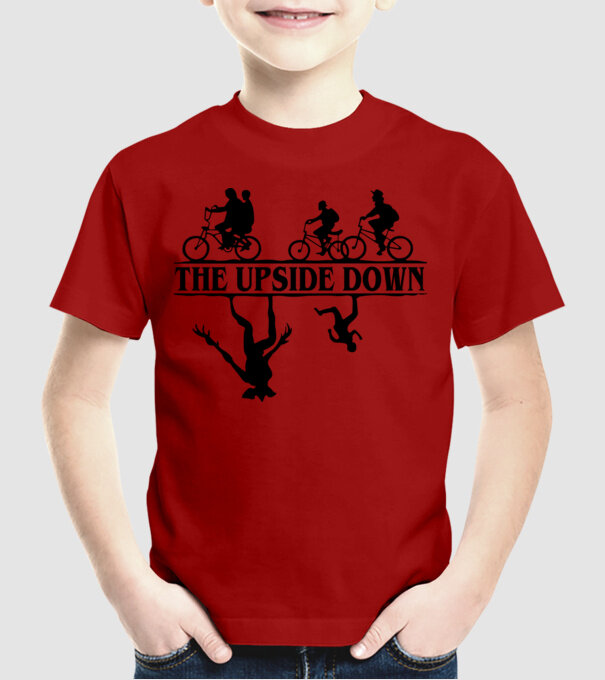 upside down model roșu pe tricou