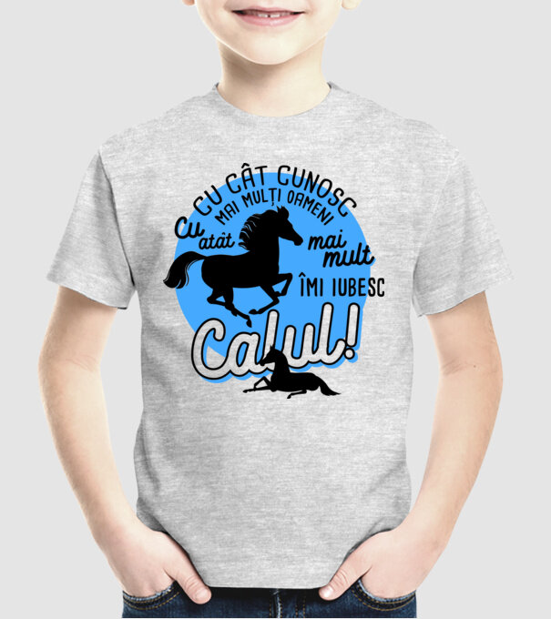 Cu cât cunosc mai mulți oameni, cu atât mai mult îmi iubesc calul model gri pe tricou