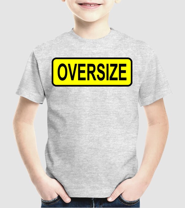 Oversize model gri pe tricou
