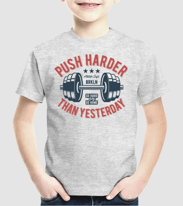 push harder model gri pe tricou